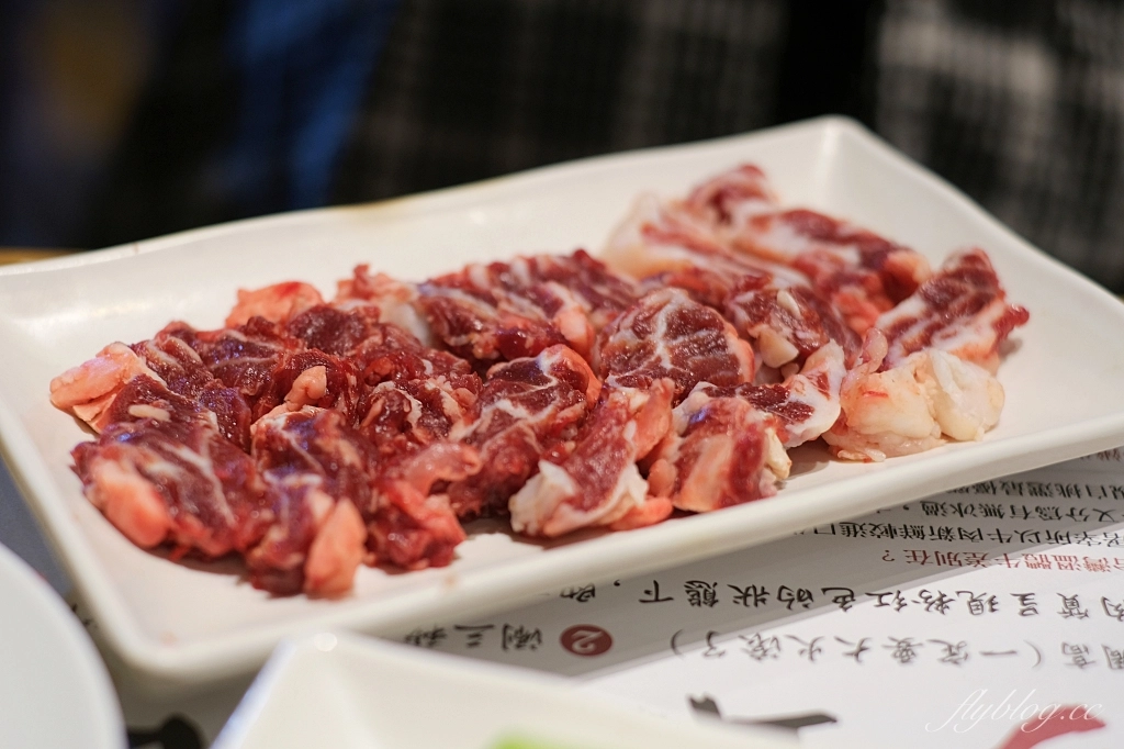 台中北屯｜尚牛二館．台中米其林必比登推薦牛肉鍋，搬到北屯新址生意一樣嗆嗆滾 @飛天璇的口袋