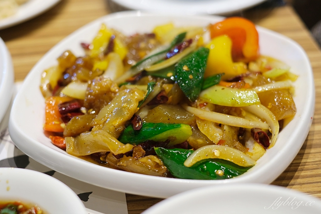 台中北屯｜尚牛二館．台中米其林必比登推薦牛肉鍋，搬到北屯新址生意一樣嗆嗆滾 @飛天璇的口袋