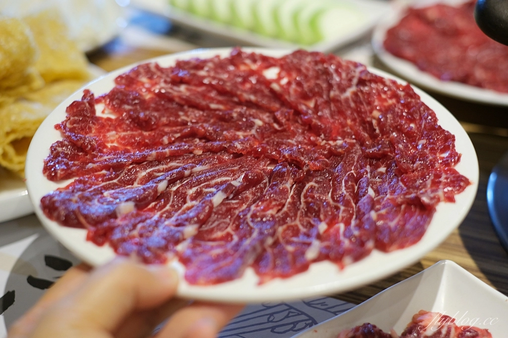 台中北屯｜尚牛二館．台中米其林必比登推薦牛肉鍋，搬到北屯新址生意一樣嗆嗆滾 @飛天璇的口袋