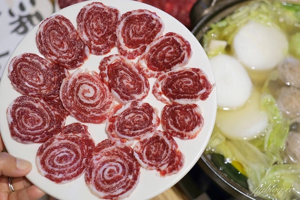 台中北屯｜尚牛二館．台中米其林必比登推薦牛肉鍋，搬到北屯新址生意一樣嗆嗆滾 @飛天璇的口袋