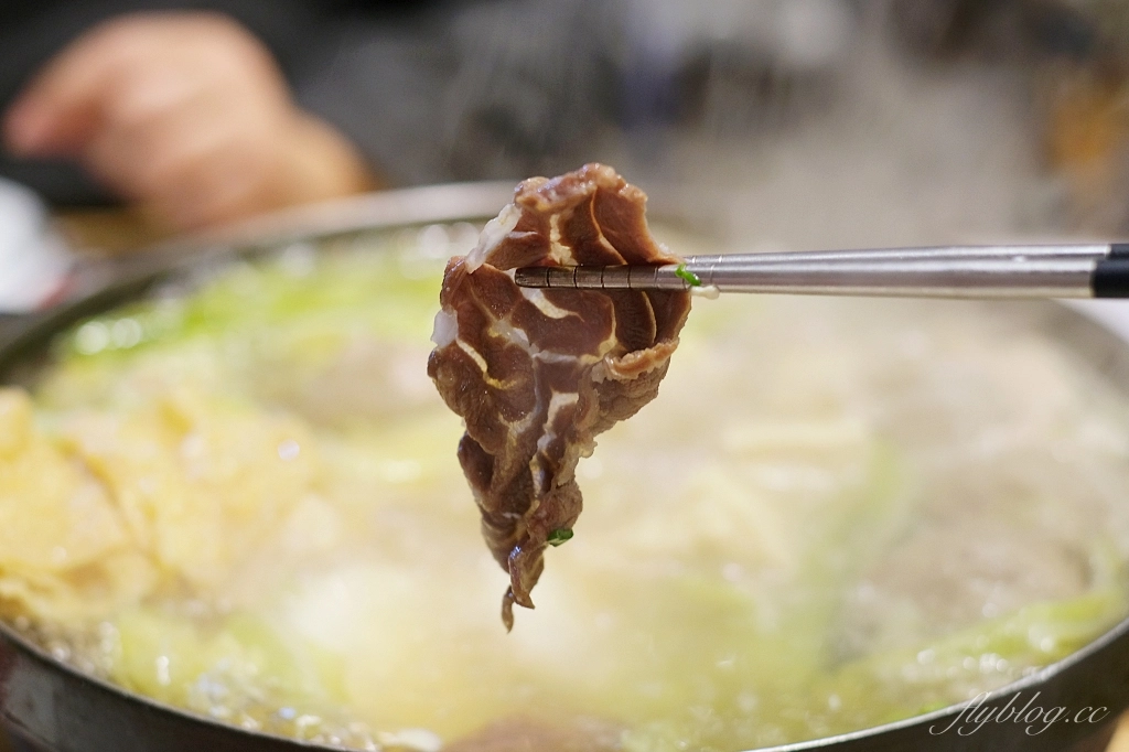 台中北屯｜尚牛二館．台中米其林必比登推薦牛肉鍋，搬到北屯新址生意一樣嗆嗆滾 @飛天璇的口袋