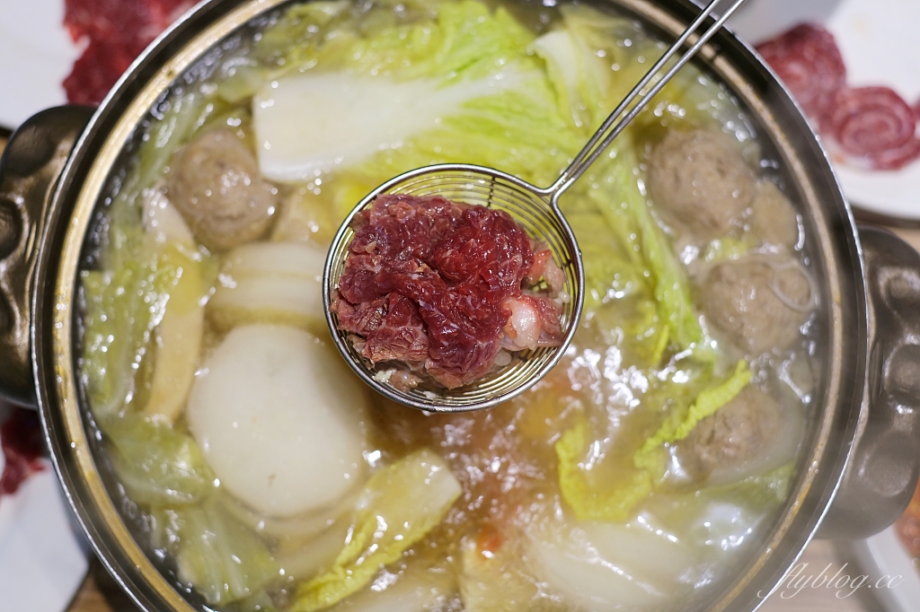 台中北屯｜尚牛二館．台中米其林必比登推薦牛肉鍋，搬到北屯新址生意一樣嗆嗆滾 @飛天璇的口袋