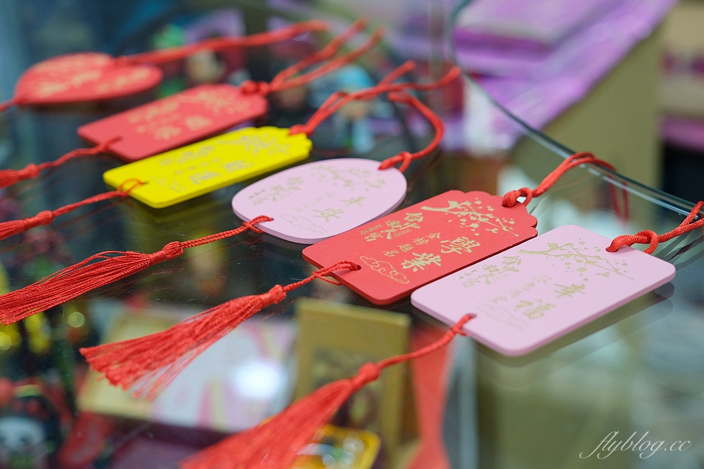 台中東區｜台中南天宮，146公尺的聖帝大神像，體驗穿唐服Cosplay，還可以借發財金 @飛天璇的口袋