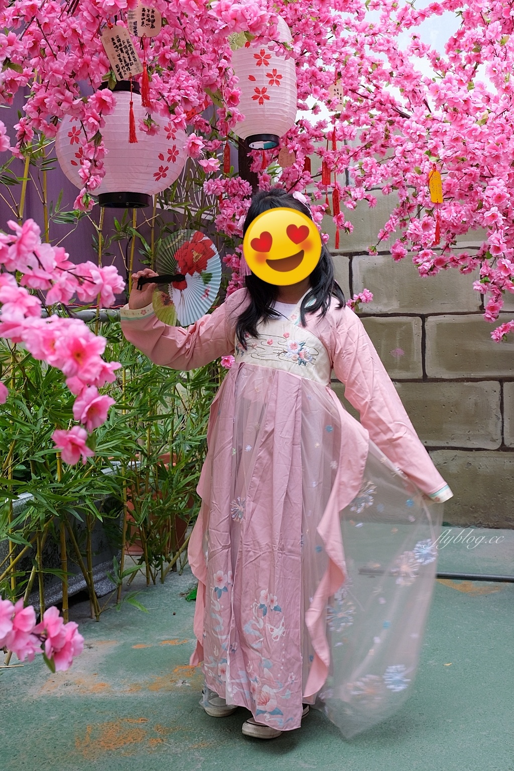 台中東區｜台中南天宮，146公尺的聖帝大神像，體驗穿唐服Cosplay，還可以借發財金 @飛天璇的口袋