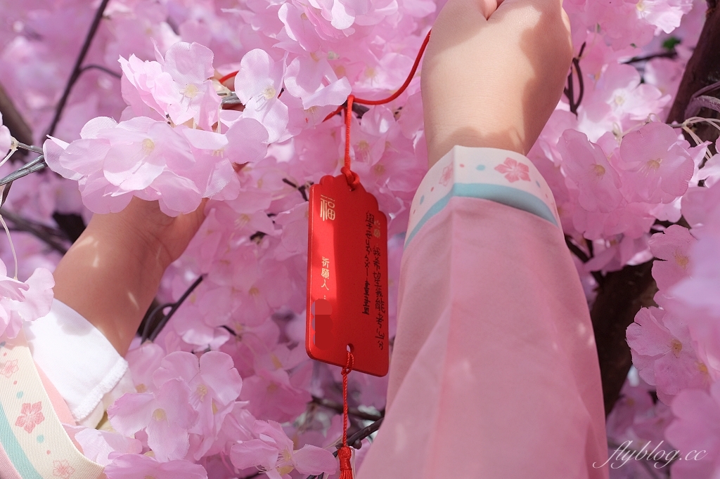 台中東區｜台中南天宮，146公尺的聖帝大神像，體驗穿唐服Cosplay，還可以借發財金 @飛天璇的口袋