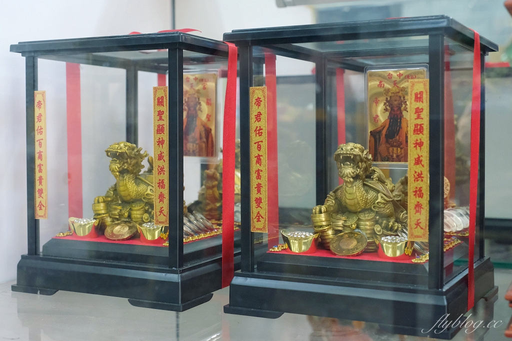 台中東區｜台中南天宮，146公尺的聖帝大神像，體驗穿唐服Cosplay，還可以借發財金 @飛天璇的口袋