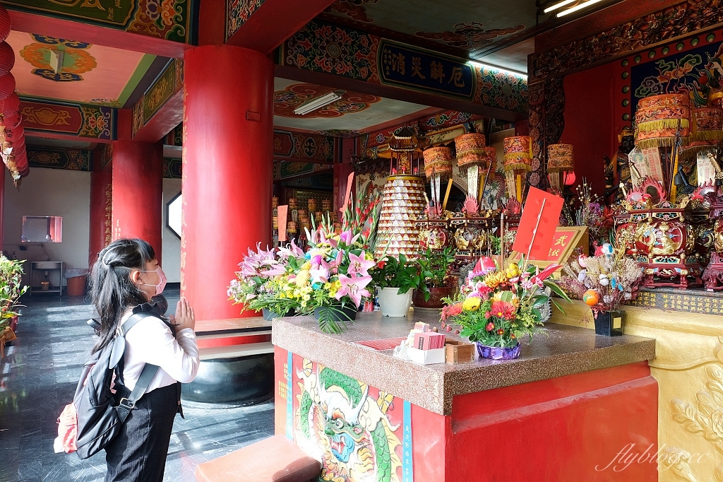 台中東區｜台中南天宮，146公尺的聖帝大神像，體驗穿唐服Cosplay，還可以借發財金 @飛天璇的口袋