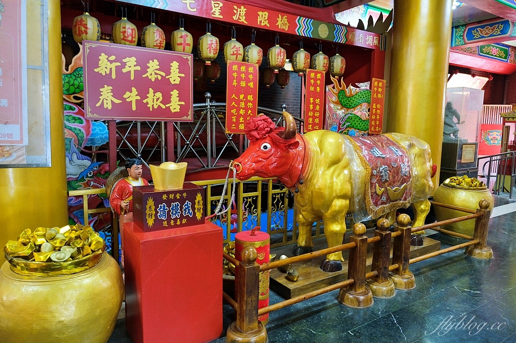 台中東區｜台中南天宮，146公尺的聖帝大神像，體驗穿唐服Cosplay，還可以借發財金 @飛天璇的口袋