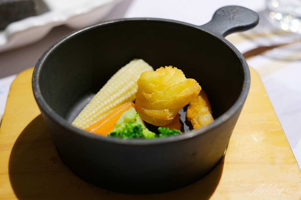 台中北屯｜凱恩斯岩燒牛排．使用400度火燒岩石，品嚐澳洲牛肉的美味 @飛天璇的口袋