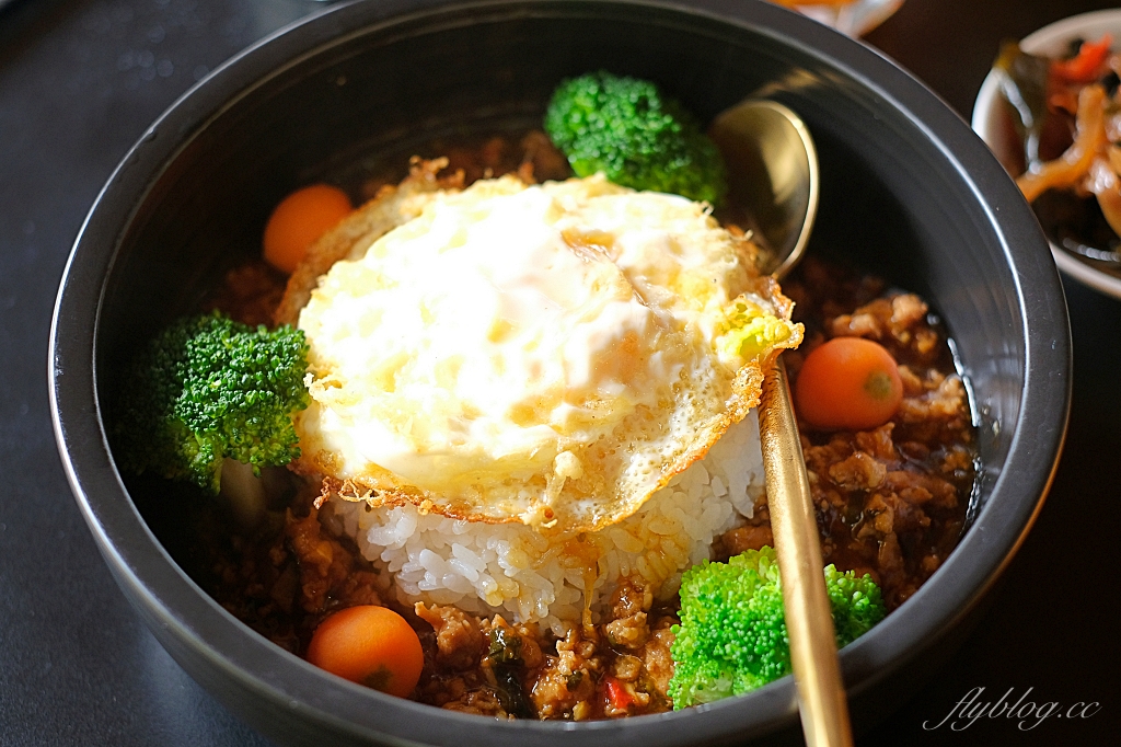 苗栗三義｜映象水岸咖啡，隱身西湖渡假村裡，充滿峇里島風的湖畔咖啡館 @飛天璇的口袋