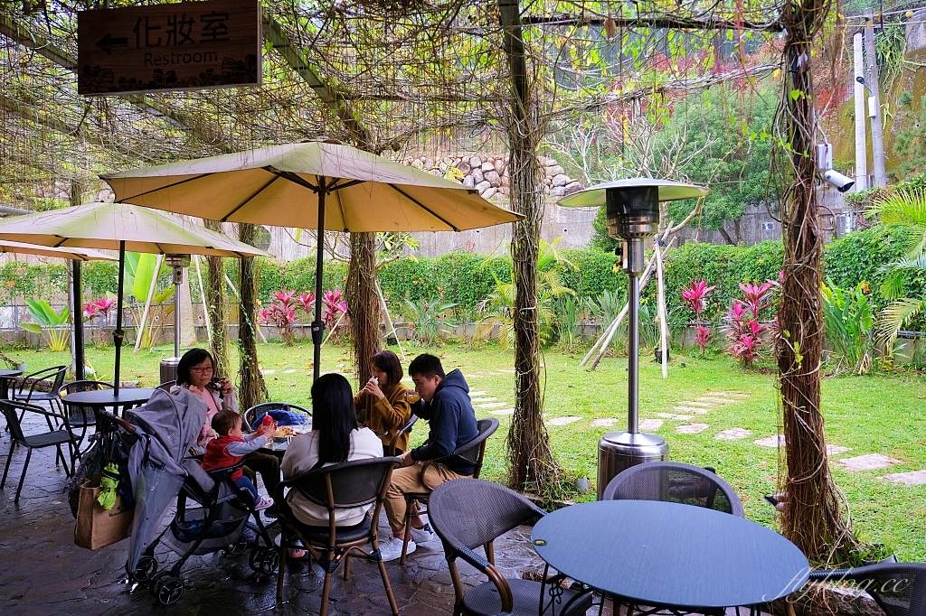 苗栗三義｜映象水岸咖啡，隱身西湖渡假村裡，充滿峇里島風的湖畔咖啡館 @飛天璇的口袋