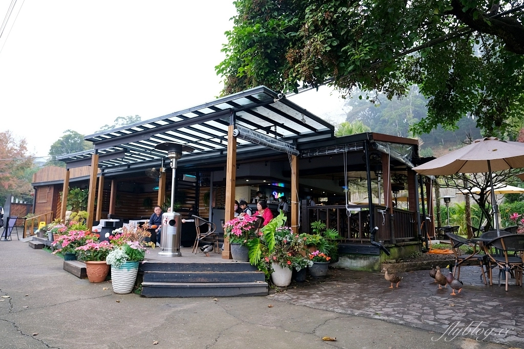 苗栗三義｜映象水岸咖啡，隱身西湖渡假村裡，充滿峇里島風的湖畔咖啡館 @飛天璇的口袋