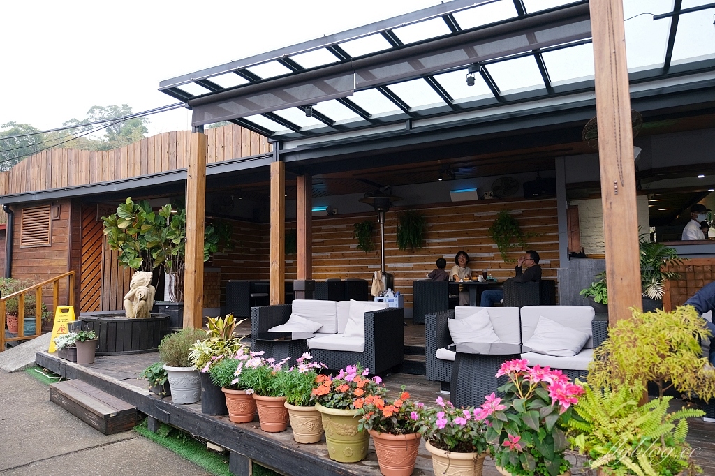 苗栗三義｜映象水岸咖啡，隱身西湖渡假村裡，充滿峇里島風的湖畔咖啡館 @飛天璇的口袋