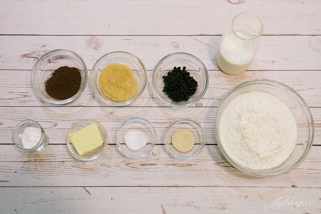 麵包食譜｜巧克力小餐包做法｜小朋友最愛的早餐麵包，烤過之後還會爆漿 @飛天璇的口袋