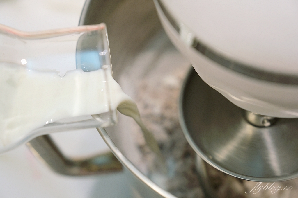 麵包食譜｜巧克力小餐包做法｜小朋友最愛的早餐麵包，烤過之後還會爆漿 @飛天璇的口袋