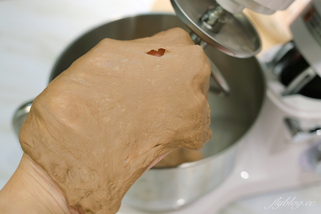 麵包食譜｜巧克力小餐包做法｜小朋友最愛的早餐麵包，烤過之後還會爆漿 @飛天璇的口袋