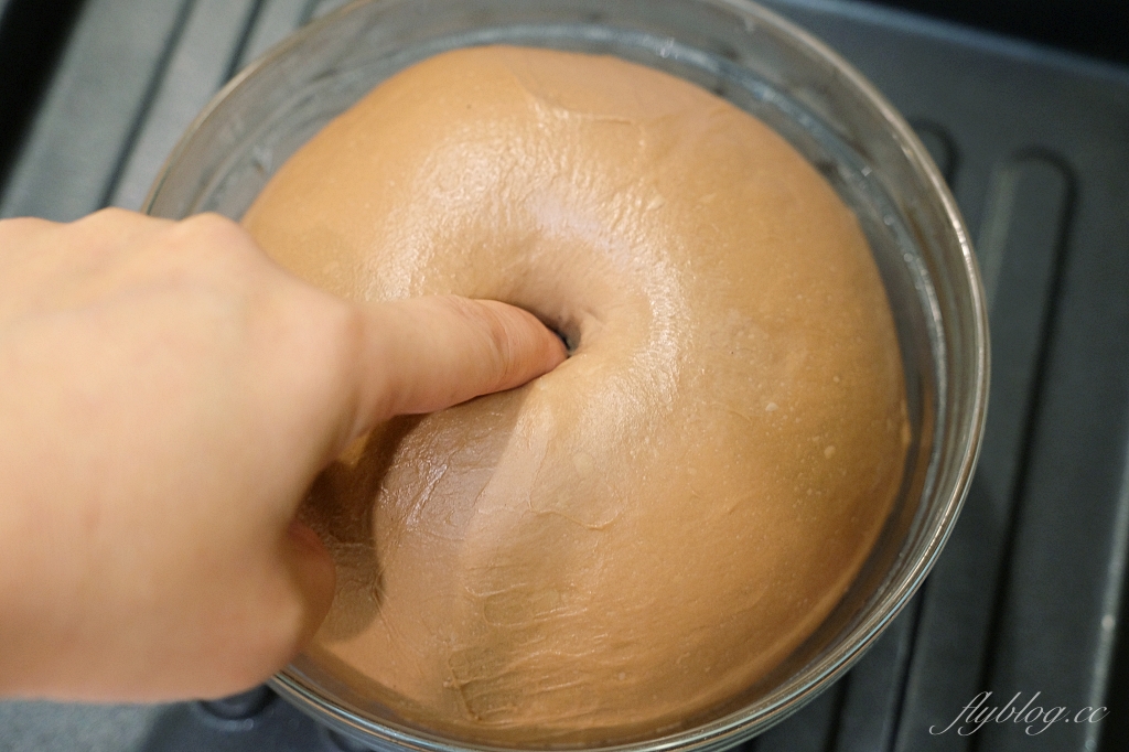 麵包食譜｜巧克力小餐包做法｜小朋友最愛的早餐麵包，烤過之後還會爆漿 @飛天璇的口袋