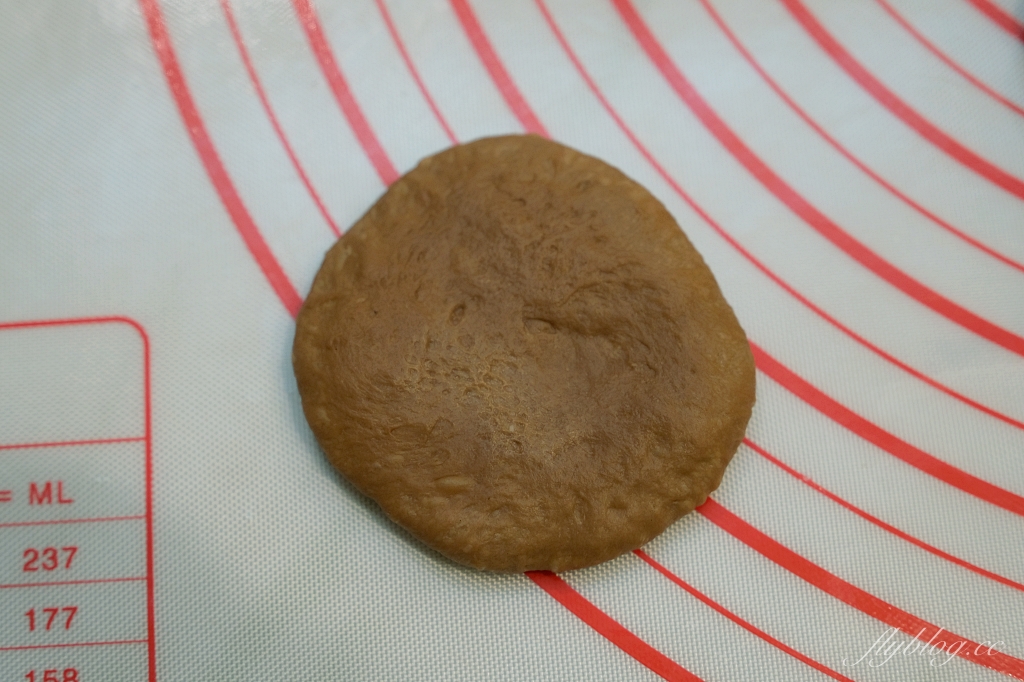 麵包食譜｜巧克力小餐包做法｜小朋友最愛的早餐麵包，烤過之後還會爆漿 @飛天璇的口袋