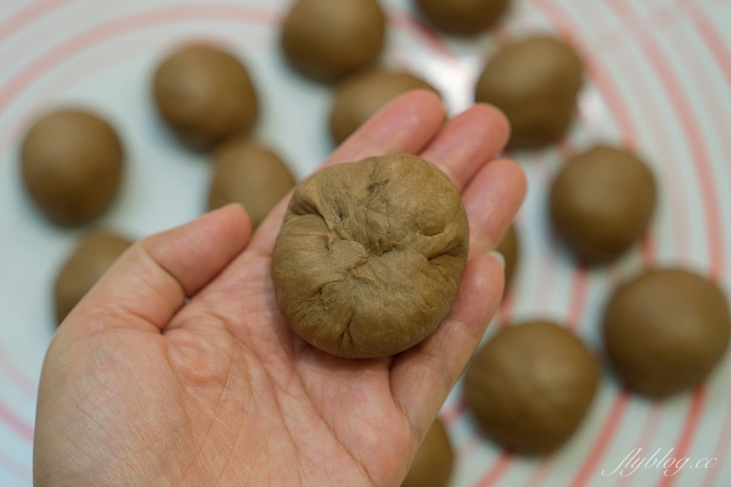 麵包食譜｜巧克力小餐包做法｜小朋友最愛的早餐麵包，烤過之後還會爆漿 @飛天璇的口袋