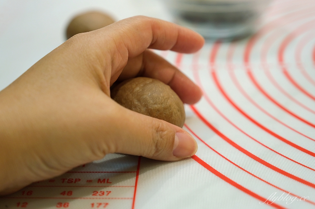 麵包食譜｜巧克力小餐包做法｜小朋友最愛的早餐麵包，烤過之後還會爆漿 @飛天璇的口袋