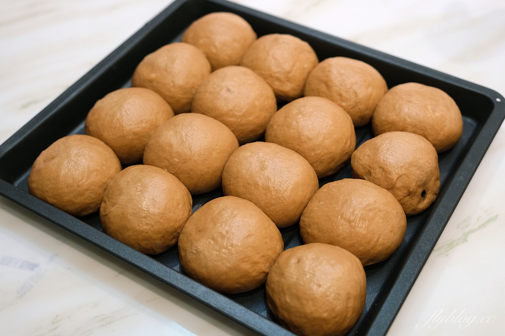 麵包食譜｜巧克力小餐包做法｜小朋友最愛的早餐麵包，烤過之後還會爆漿 @飛天璇的口袋