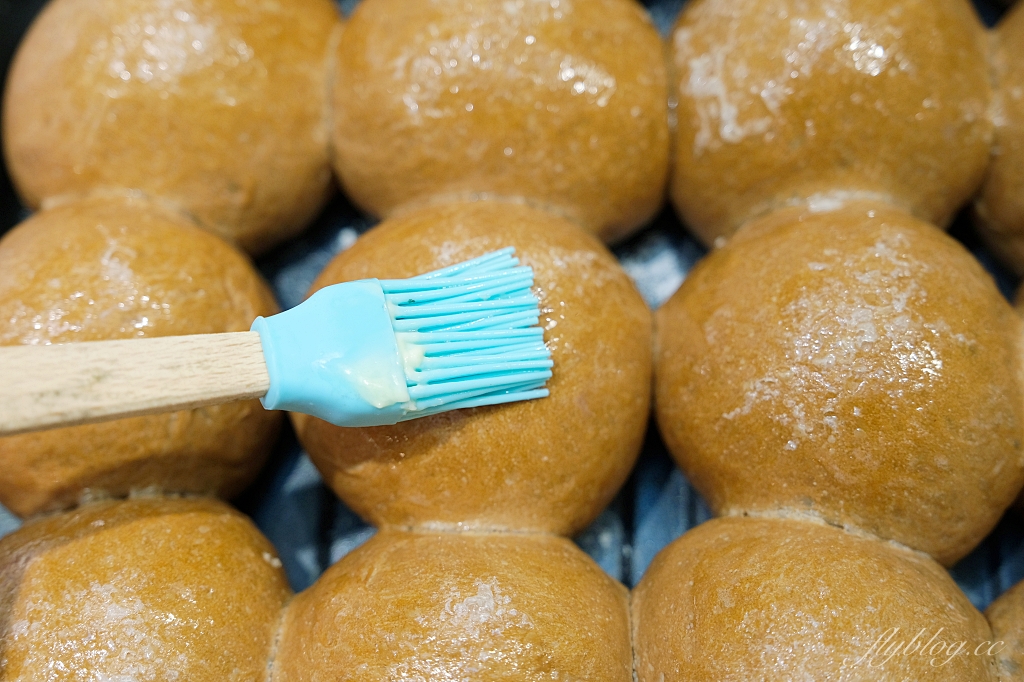 麵包食譜｜巧克力小餐包做法｜小朋友最愛的早餐麵包，烤過之後還會爆漿 @飛天璇的口袋