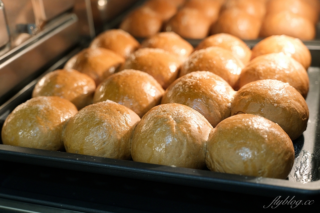 麵包食譜｜巧克力小餐包做法｜小朋友最愛的早餐麵包，烤過之後還會爆漿 @飛天璇的口袋