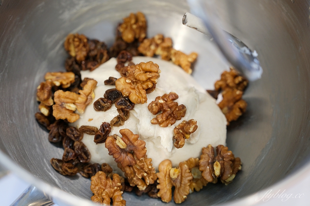 麵包食譜｜裸麥麵包做法｜麵包也可以吃得健康又營養，堅果葡萄裸麥麵包食譜分享 @飛天璇的口袋