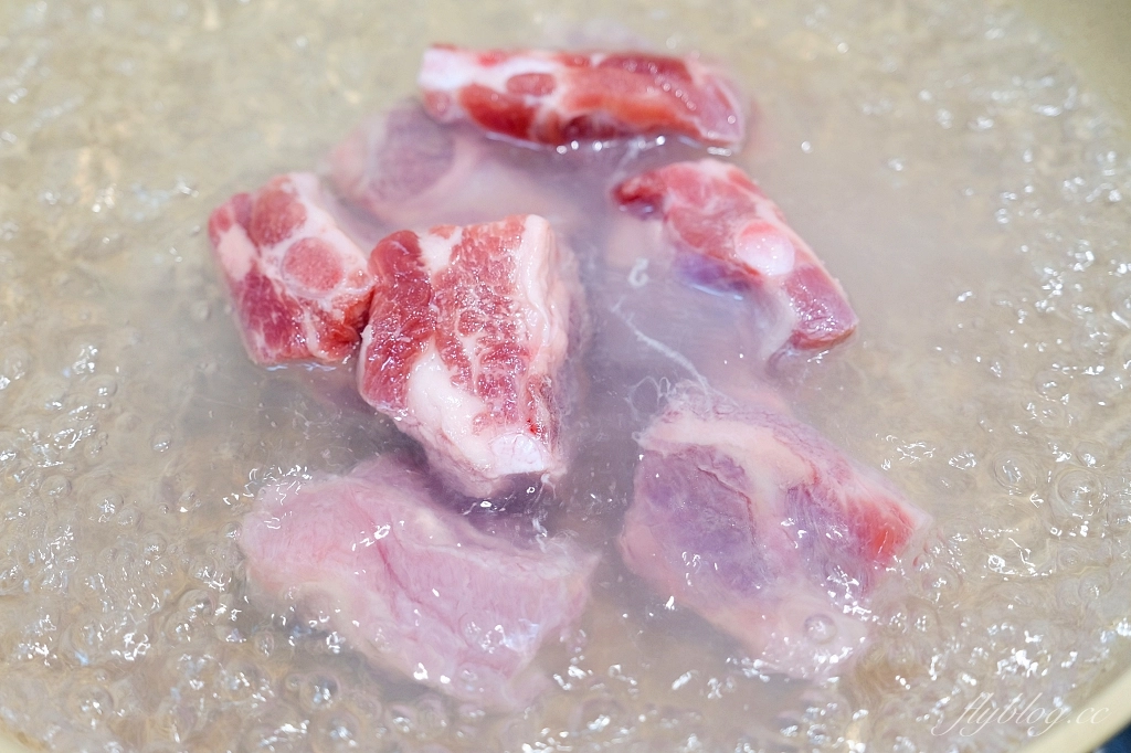 食譜分享｜肉骨茶排骨湯的做法｜冬天輕鬆在家煮一鍋肉骨茶，一鍋到底食譜超簡單 @飛天璇的口袋