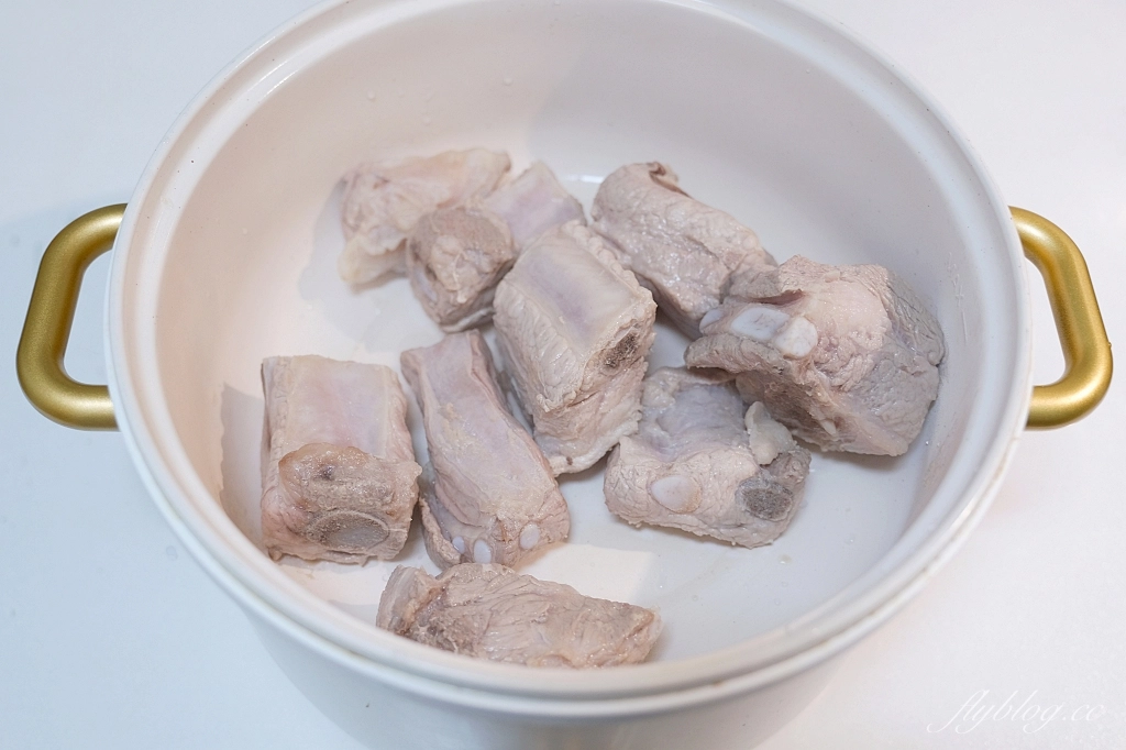 食譜分享｜肉骨茶排骨湯的做法｜冬天輕鬆在家煮一鍋肉骨茶，一鍋到底食譜超簡單 @飛天璇的口袋
