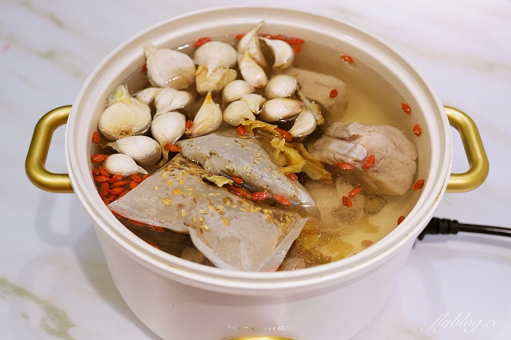 食譜分享｜肉骨茶排骨湯的做法｜冬天輕鬆在家煮一鍋肉骨茶，一鍋到底食譜超簡單 @飛天璇的口袋