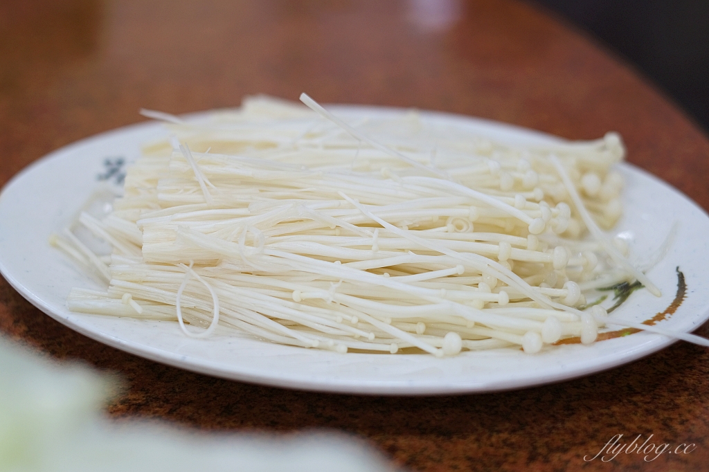 桃園中壢｜江家羊肉．隱身中壢郊外的溫體羊肉爐，生意好到沒空接電話，平日中午也座無虛席 @飛天璇的口袋