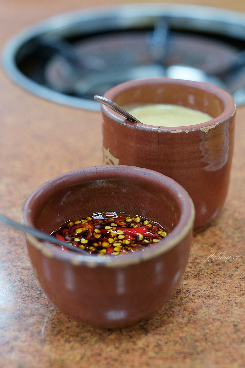 桃園中壢｜江家羊肉．隱身中壢郊外的溫體羊肉爐，生意好到沒空接電話，平日中午也座無虛席 @飛天璇的口袋