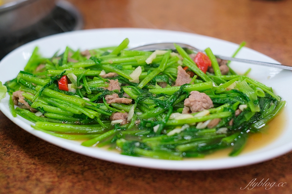 桃園中壢｜江家羊肉．隱身中壢郊外的溫體羊肉爐，生意好到沒空接電話，平日中午也座無虛席 @飛天璇的口袋