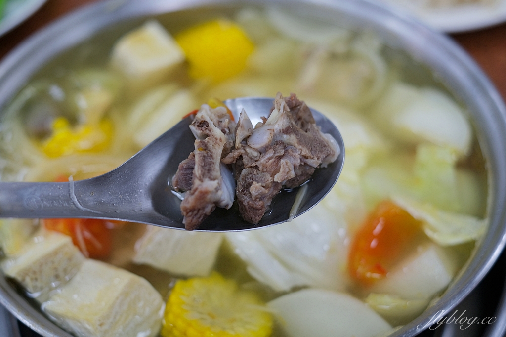 桃園中壢｜江家羊肉．隱身中壢郊外的溫體羊肉爐，生意好到沒空接電話，平日中午也座無虛席 @飛天璇的口袋