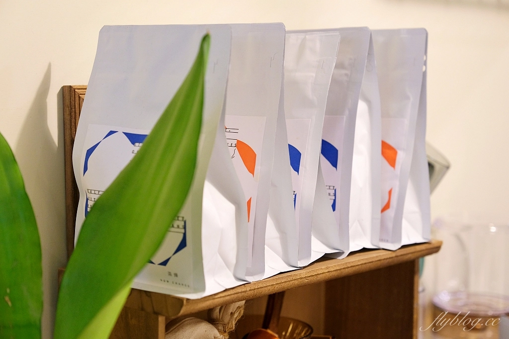 新竹竹北｜abrazamoslavida cafe 歲月靜好咖啡館，享受閒逸的空間，美味的自製甜點和手沖咖啡 @飛天璇的口袋