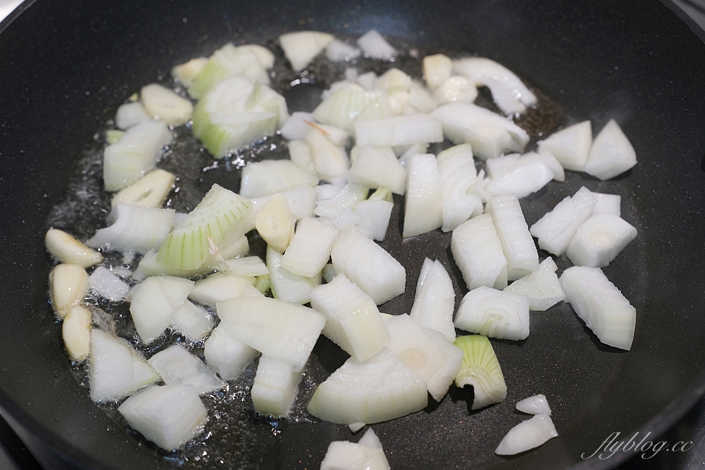 拿坡里義大利麵做法｜你也被日劇First Love初戀燒到嗎？主角最愛吃的拿坡里義大麵這麼做 @飛天璇的口袋