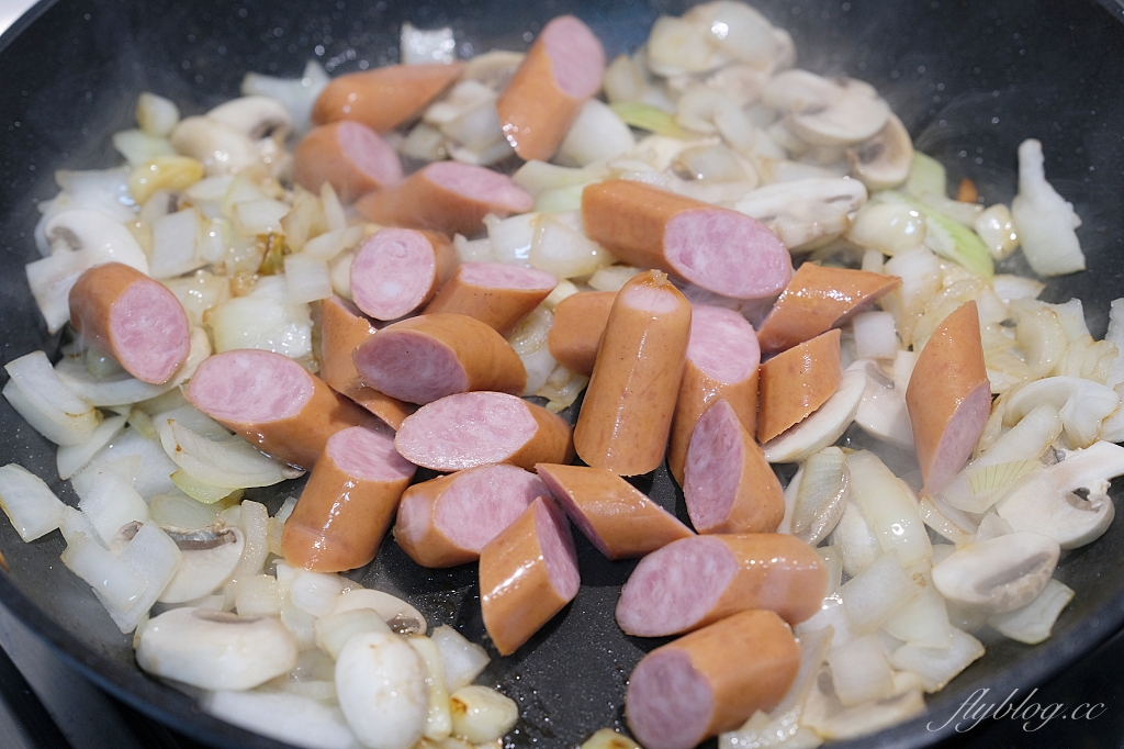 拿坡里義大利麵做法｜你也被日劇First Love初戀燒到嗎？主角最愛吃的拿坡里義大麵這麼做 @飛天璇的口袋