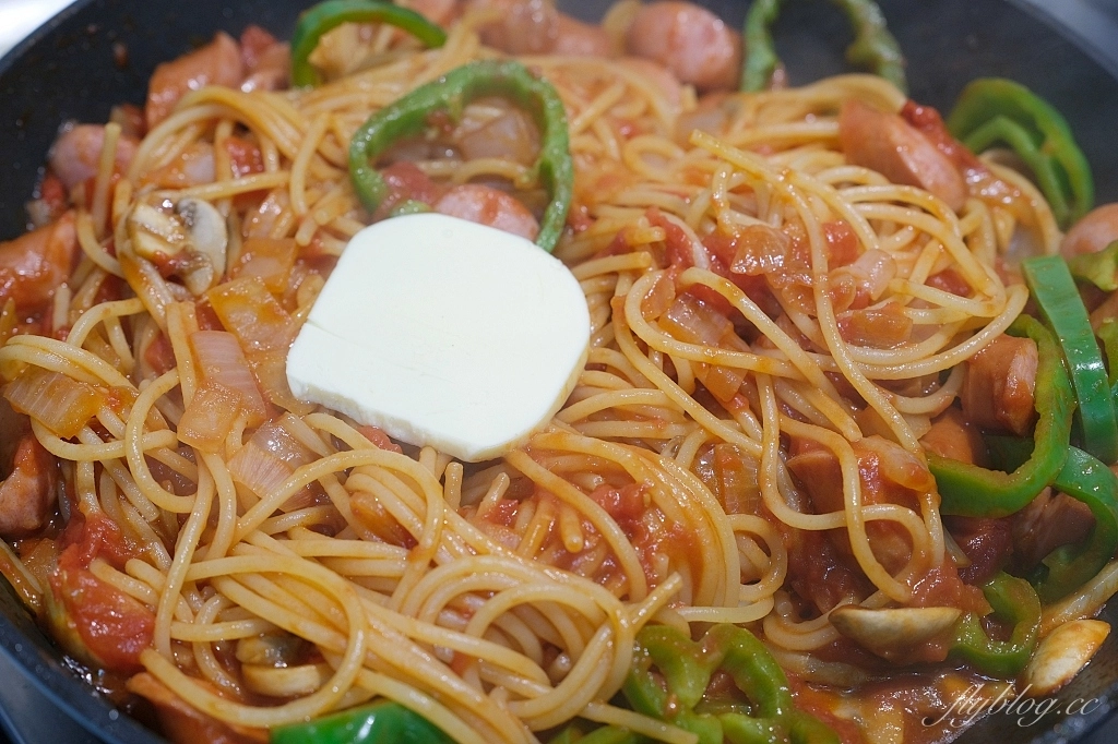 拿坡里義大利麵做法｜你也被日劇First Love初戀燒到嗎？主角最愛吃的拿坡里義大麵這麼做 @飛天璇的口袋