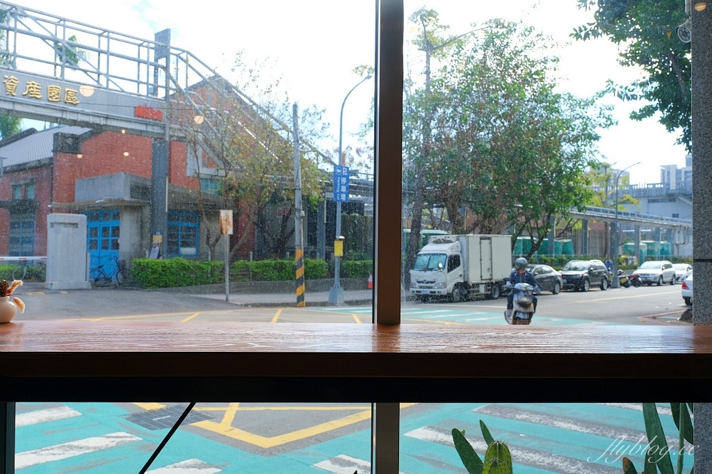 台中南區｜慕泥灰咖啡文創店，食材用心擺盤有點可愛，必吃炸饅頭 @飛天璇的口袋