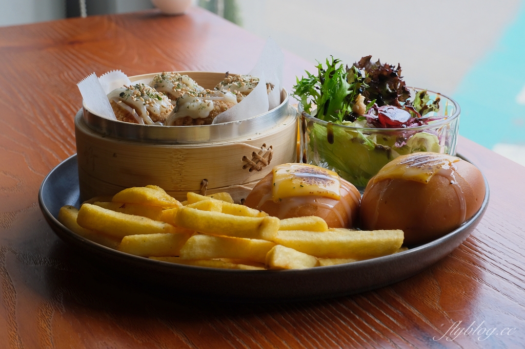 台中南區｜慕泥灰咖啡文創店，食材用心擺盤有點可愛，必吃炸饅頭 @飛天璇的口袋