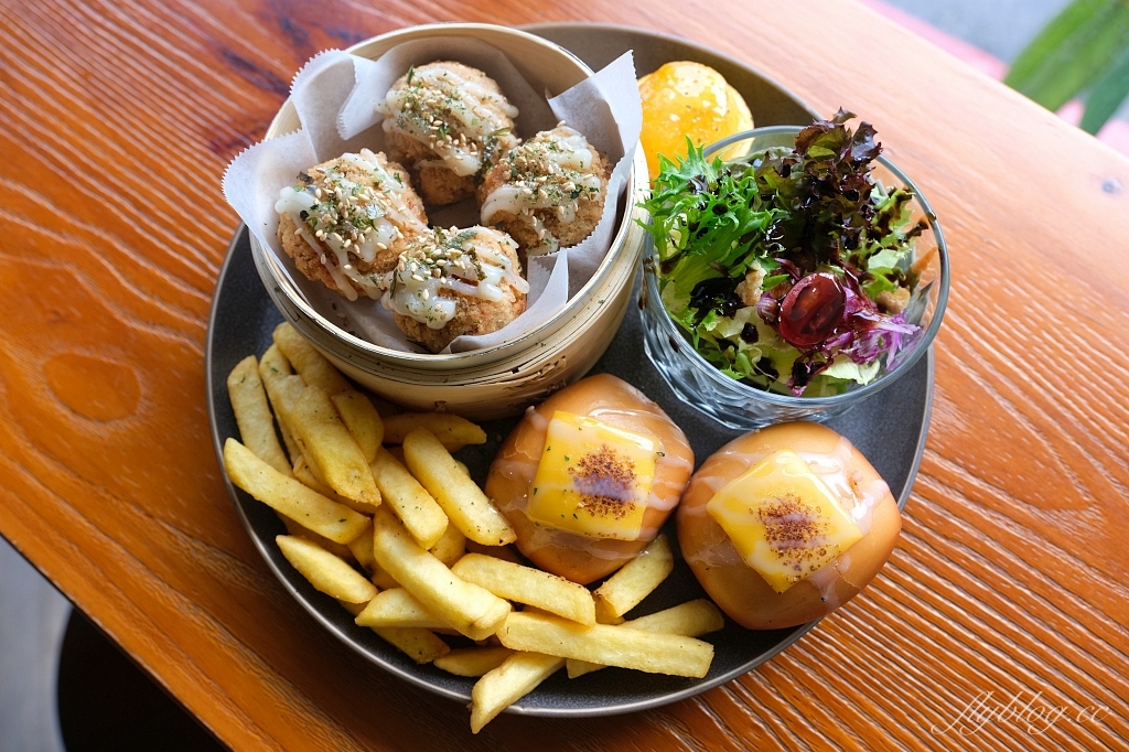 台中南區｜慕泥灰咖啡文創店，食材用心擺盤有點可愛，必吃炸饅頭 @飛天璇的口袋