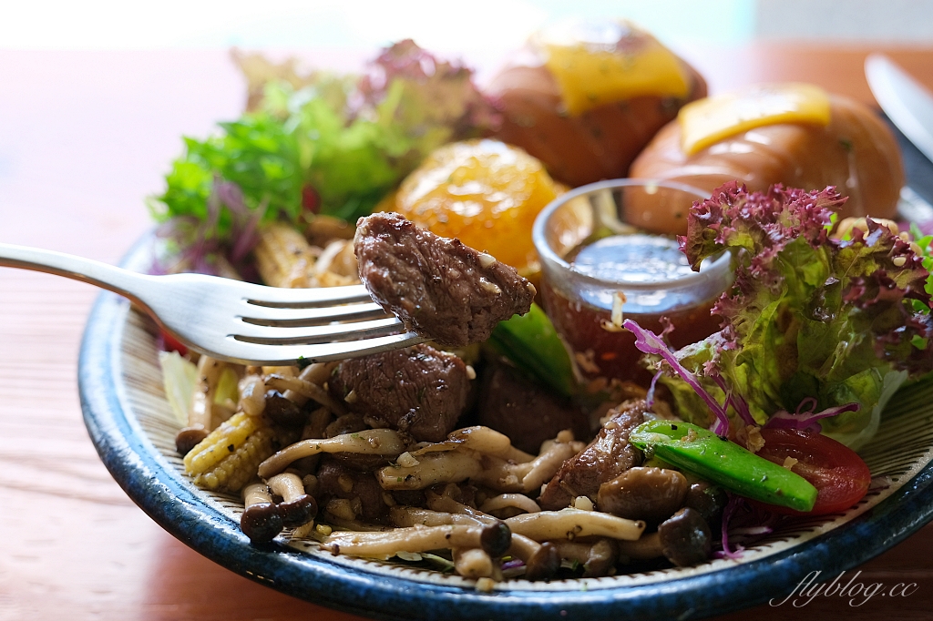 台中南區｜慕泥灰咖啡文創店，食材用心擺盤有點可愛，必吃炸饅頭 @飛天璇的口袋