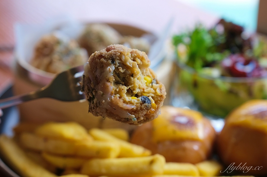 台中南區｜慕泥灰咖啡文創店，食材用心擺盤有點可愛，必吃炸饅頭 @飛天璇的口袋