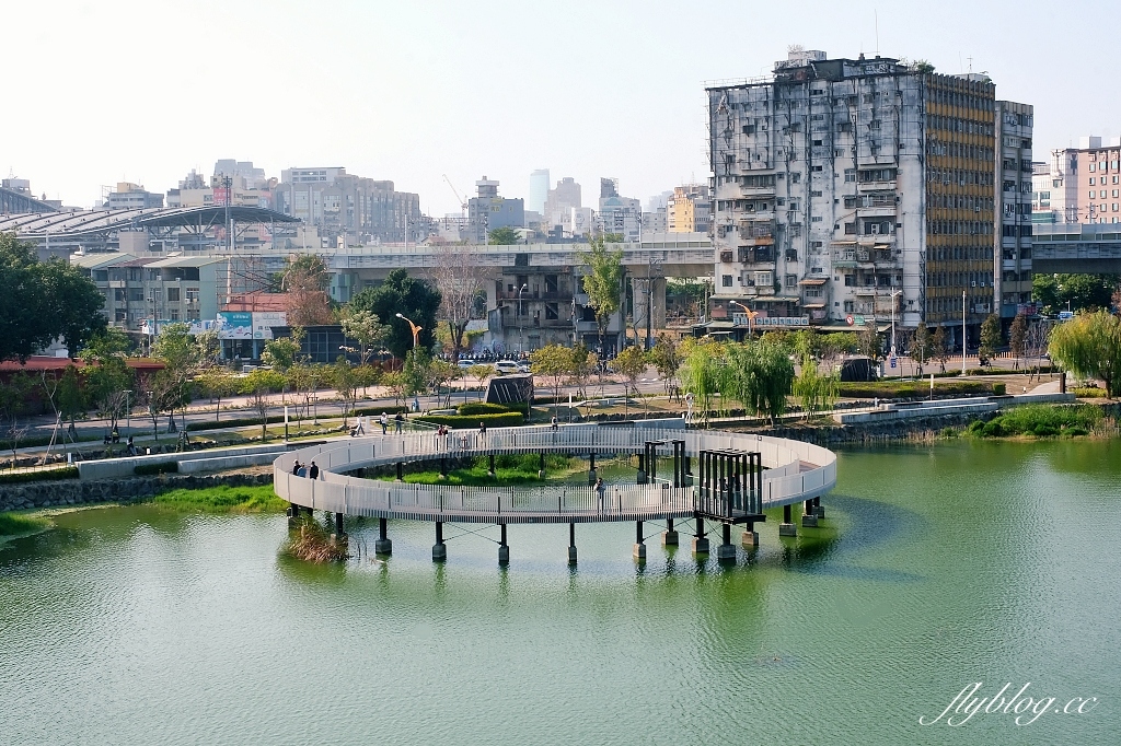 台中東區｜湧泉公園．帝國製糖廠6公頃湖濱公園，歷史古蹟變得很悠閒 @飛天璇的口袋