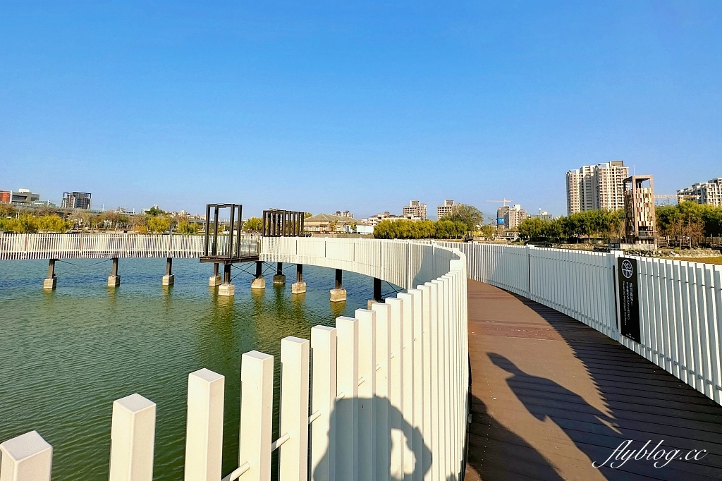 台中東區｜湧泉公園．帝國製糖廠6公頃湖濱公園，歷史古蹟變得很悠閒 @飛天璇的口袋