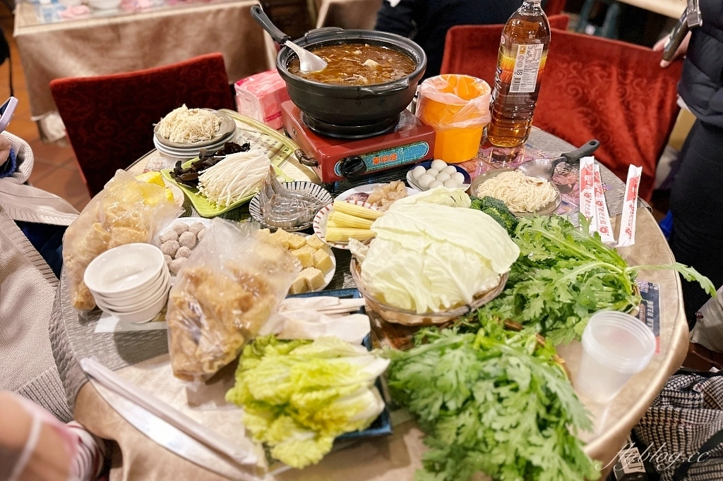 台中南區｜藝品薑母鴨．陶鍋煮的古早味薑母鴨，白甘蔗熬煮的湯頭超清甜 @飛天璇的口袋