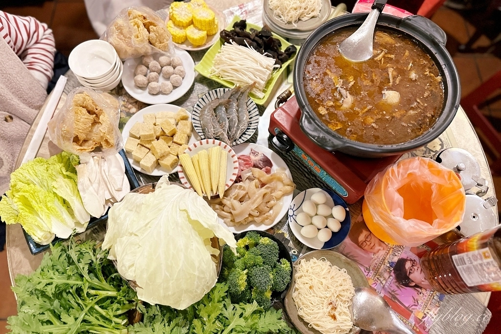 台中南區｜藝品薑母鴨．陶鍋煮的古早味薑母鴨，白甘蔗熬煮的湯頭超清甜 @飛天璇的口袋