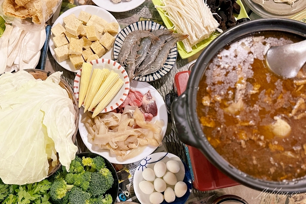 台中南區｜藝品薑母鴨．陶鍋煮的古早味薑母鴨，白甘蔗熬煮的湯頭超清甜 @飛天璇的口袋