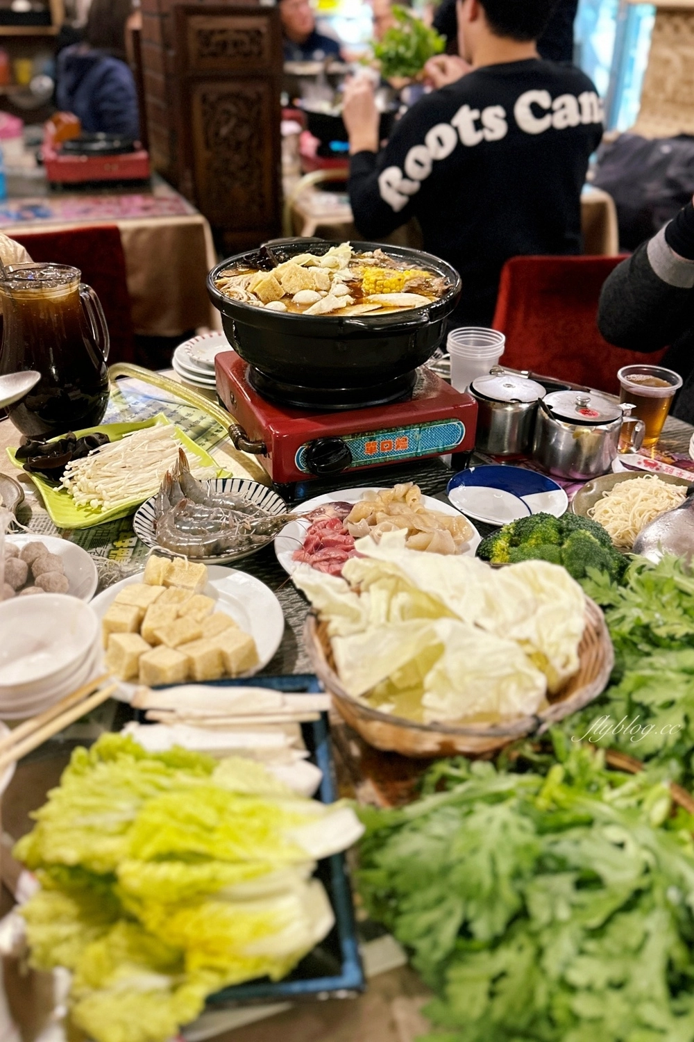 台中南區｜藝品薑母鴨．陶鍋煮的古早味薑母鴨，白甘蔗熬煮的湯頭超清甜 @飛天璇的口袋